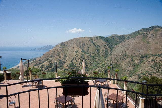 Agostiniana Hotel Santa Teresa Di Riva Luaran gambar