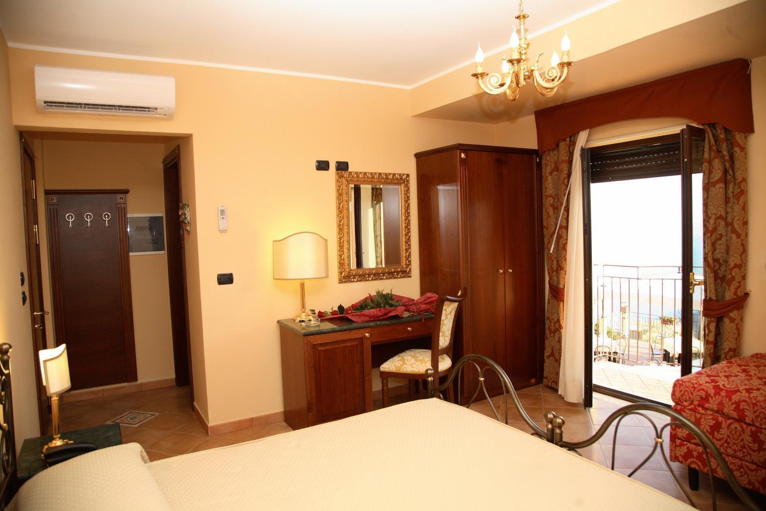 Agostiniana Hotel Santa Teresa Di Riva Luaran gambar